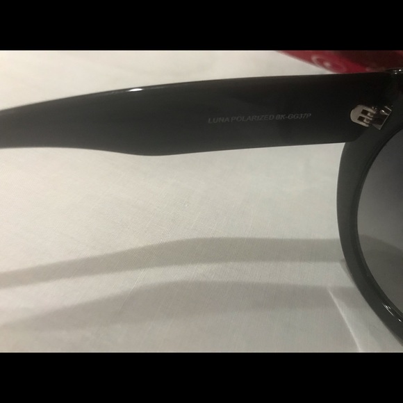 DIFF Eyewear Luna Polarized Cat Eye Black Sunglass - Picture 5 of 5